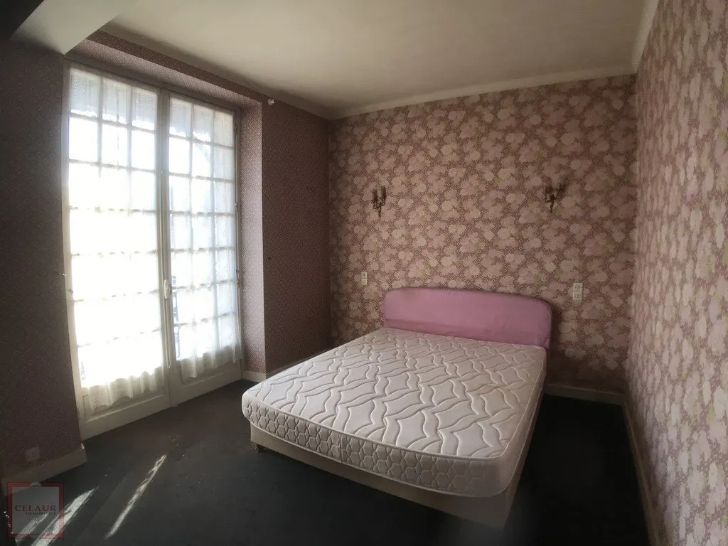 MAISON 2 APPARTEMENTS ET GARAGES