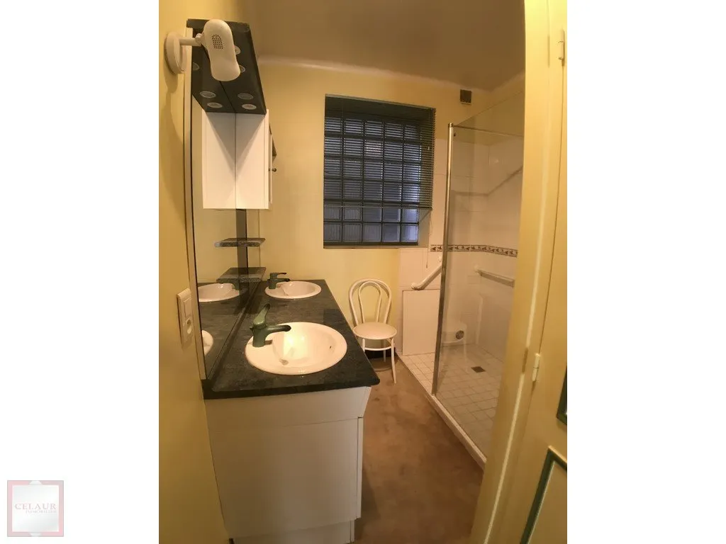 MAISON 2 APPARTEMENTS ET GARAGES