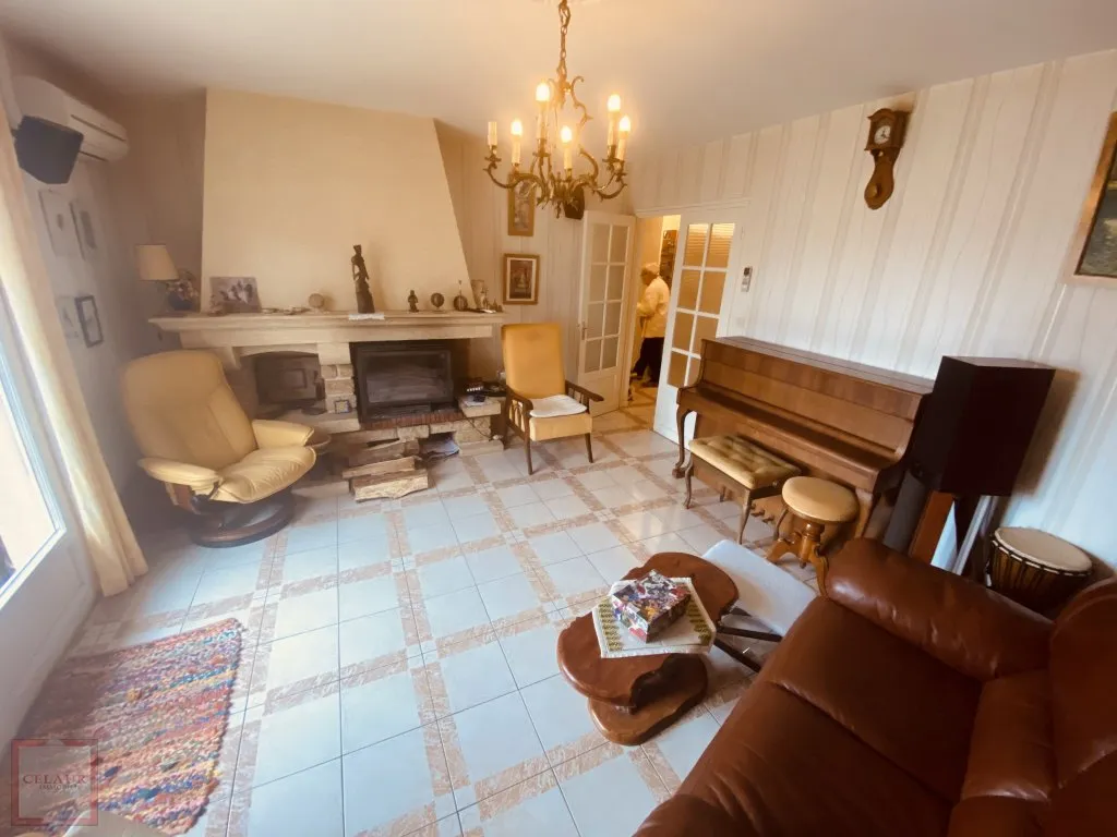 MAISON DE PLAIN PIED DANS VILLAGE TOUS COMMERCES