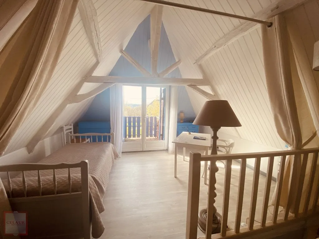 TRES BEL ENSEMBLE AVEC VUE ET 1 HA