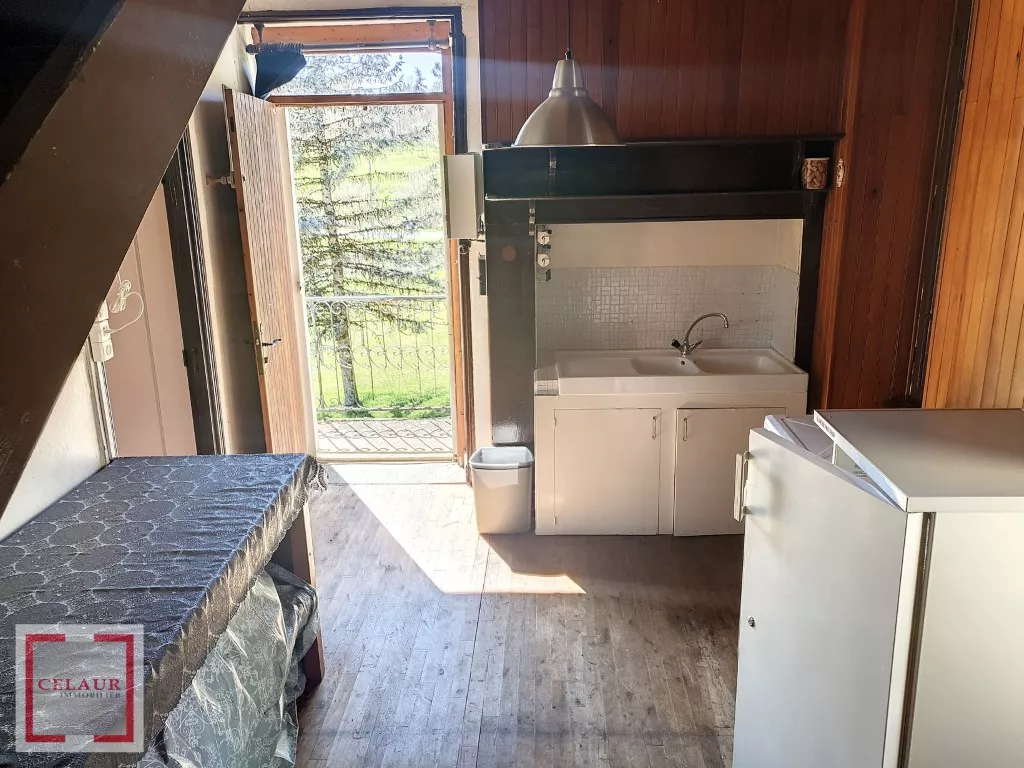 GRANGE AMENAGEE ET MAISON SUR UN TERRAIN DE 13392 M&sup2;