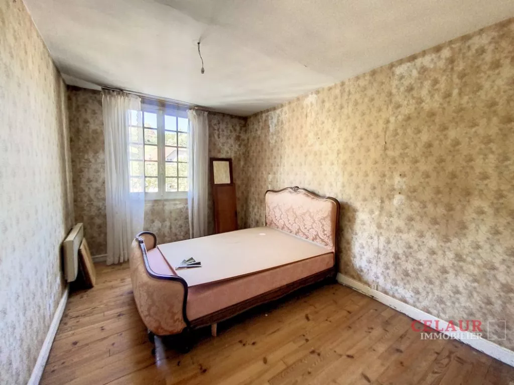 MAISON DE VILLE A RENOVER