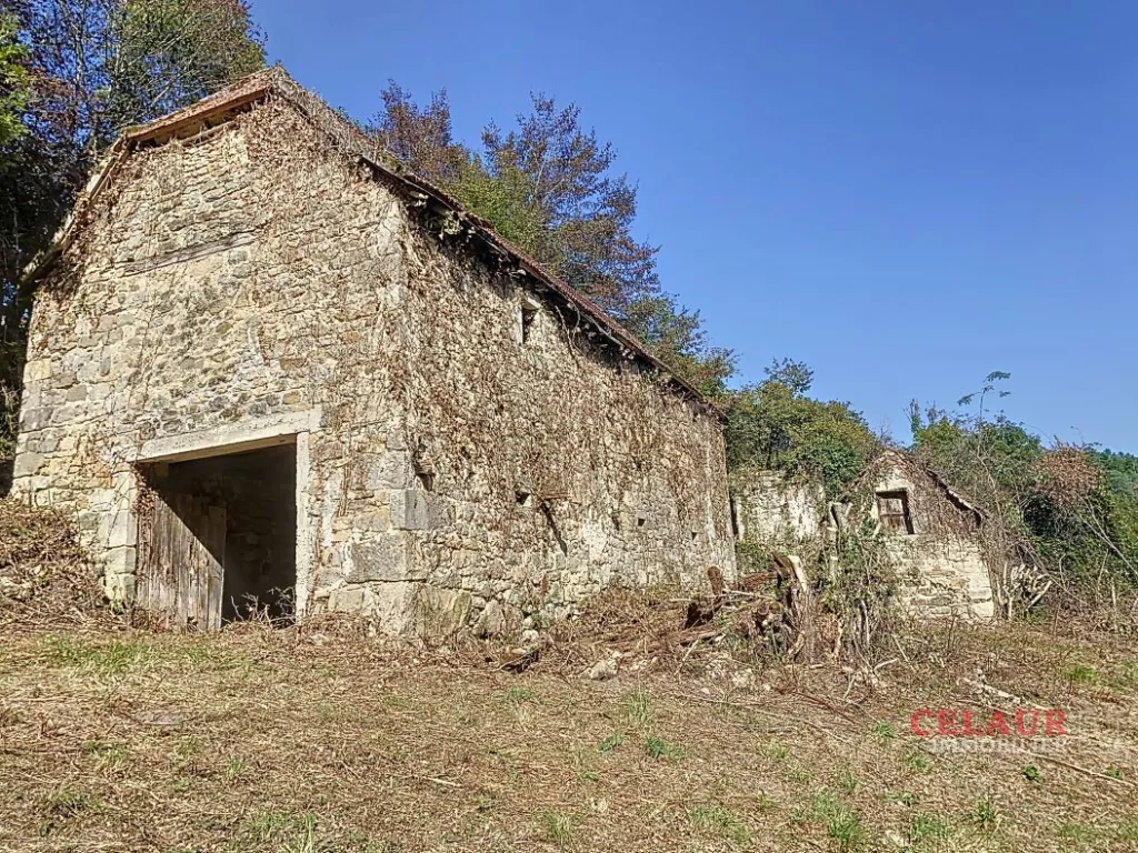 GRANGE A RESTAURER SUR 1.3 HA