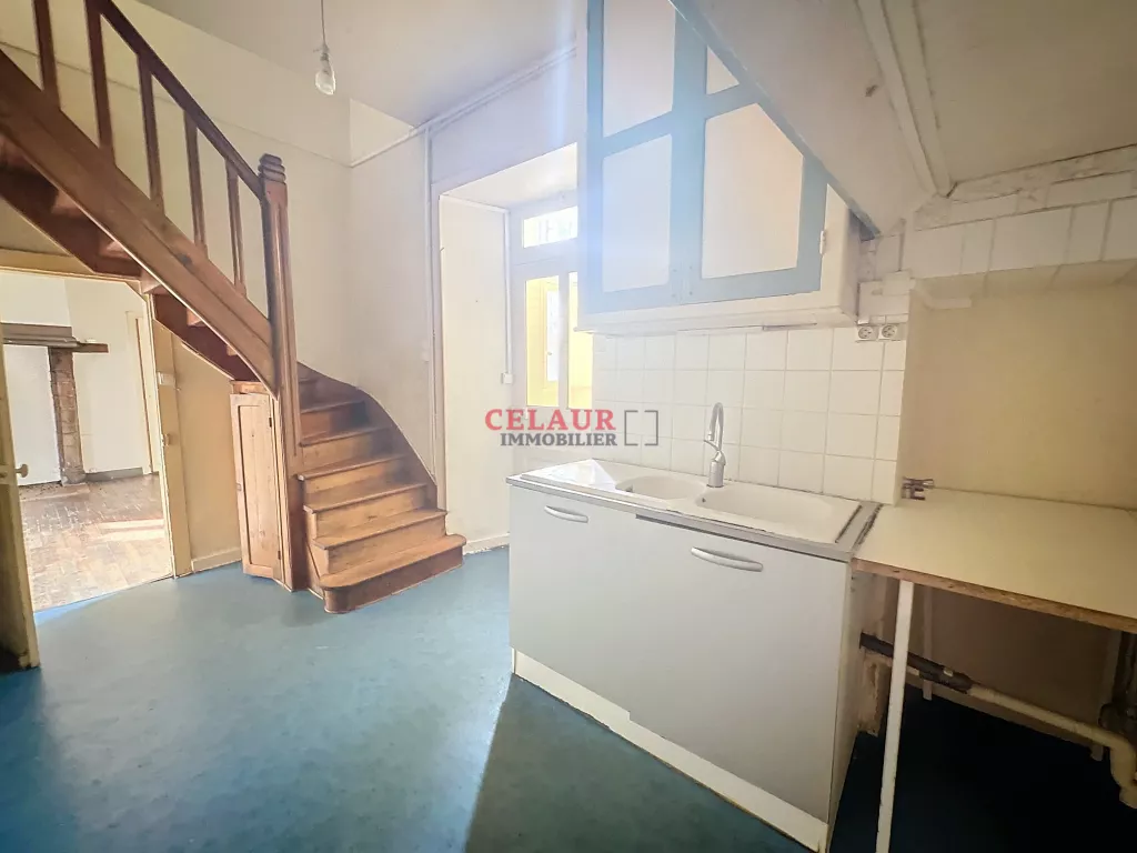 JOLIE MAISON DE BOURG A RENOVER