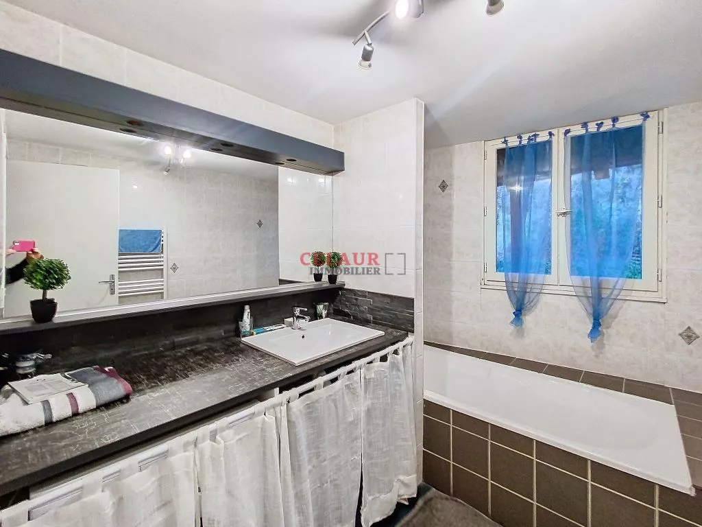 MAISON DE CARACTERE AVEC 5 CHAMBRES 10 MN DE BEAULIEU