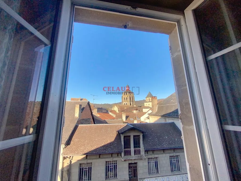 APPARTEMENT DANS IMMEUBLE DE CARACTERE