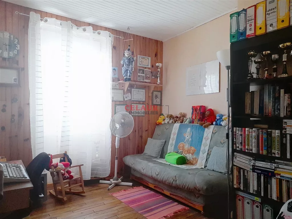 Maison familiale, de caract&egrave;re, avec jardin