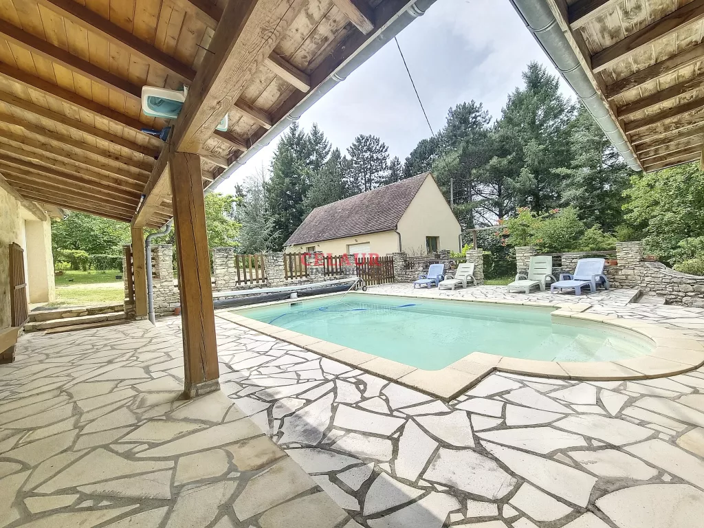 LONGERE EN PIERRES AVEC SON GITE