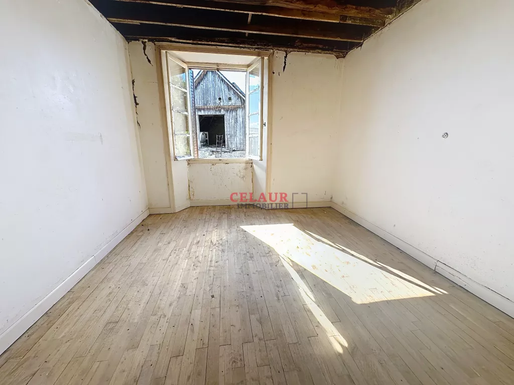 MAISON DE CARACT&Egrave;RE AVEC D&Eacute;PENDANCES ET 1 HECTARE