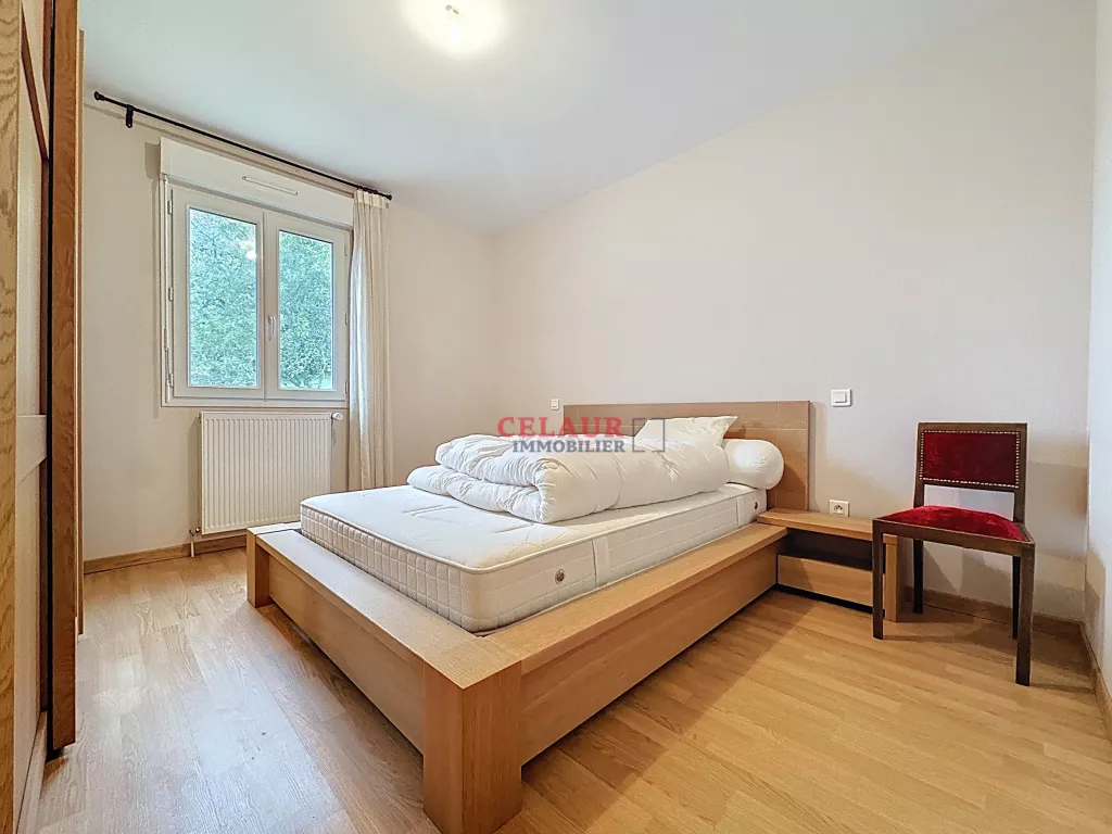 Maison en pierre avec grange