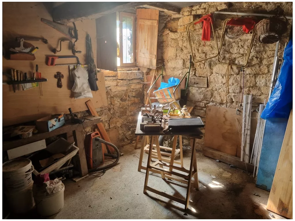 Maison de caract&egrave;re  en pierre &agrave; r&eacute;nover