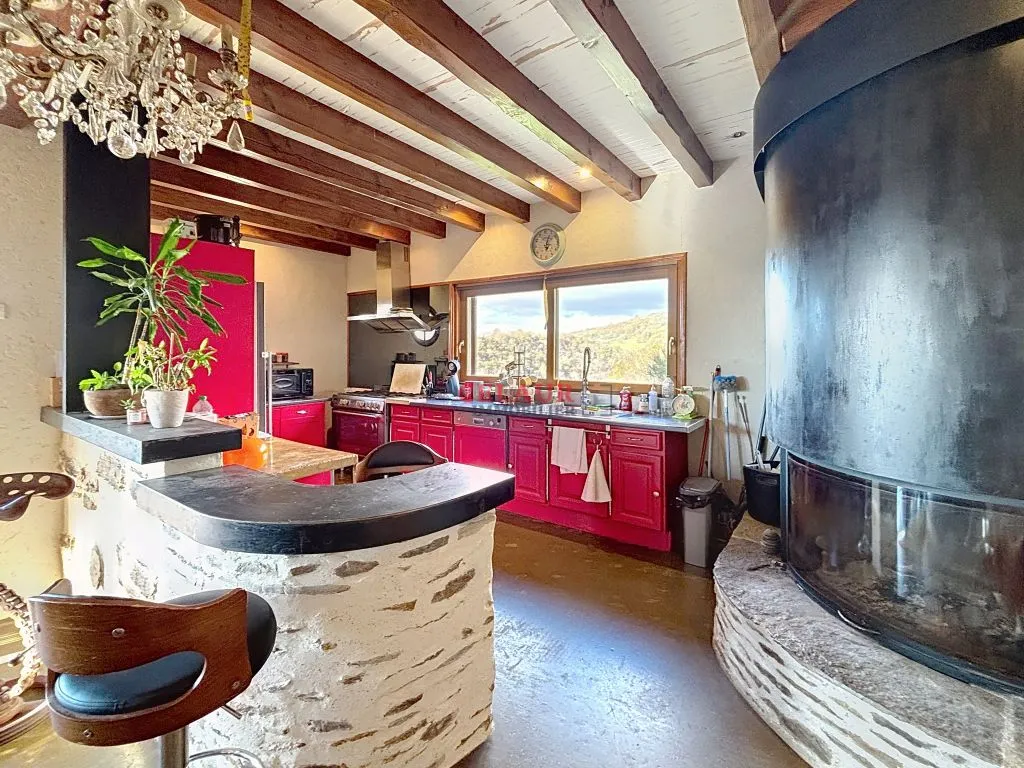 MAISON DE CARACTERE AVEC PISCINE ET VUE