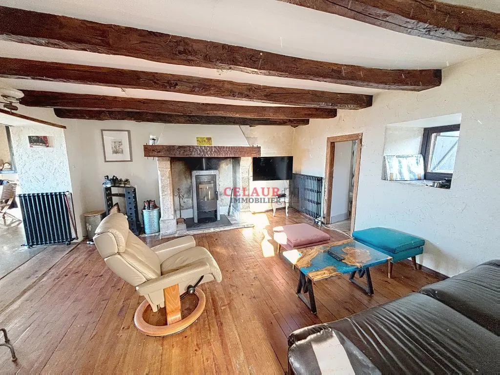 MAISON DE CARACTERE AVEC PISCINE ET VUE