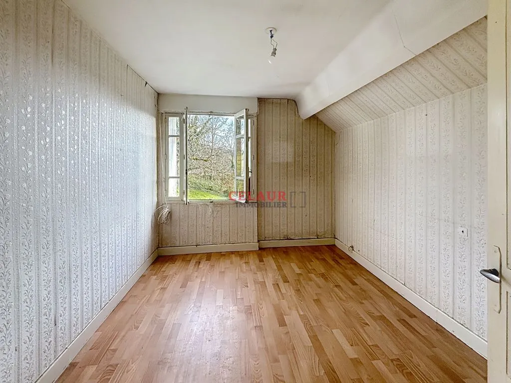 MAISON AVEC 2 APPARTEMENTS JARDIN GARAGES