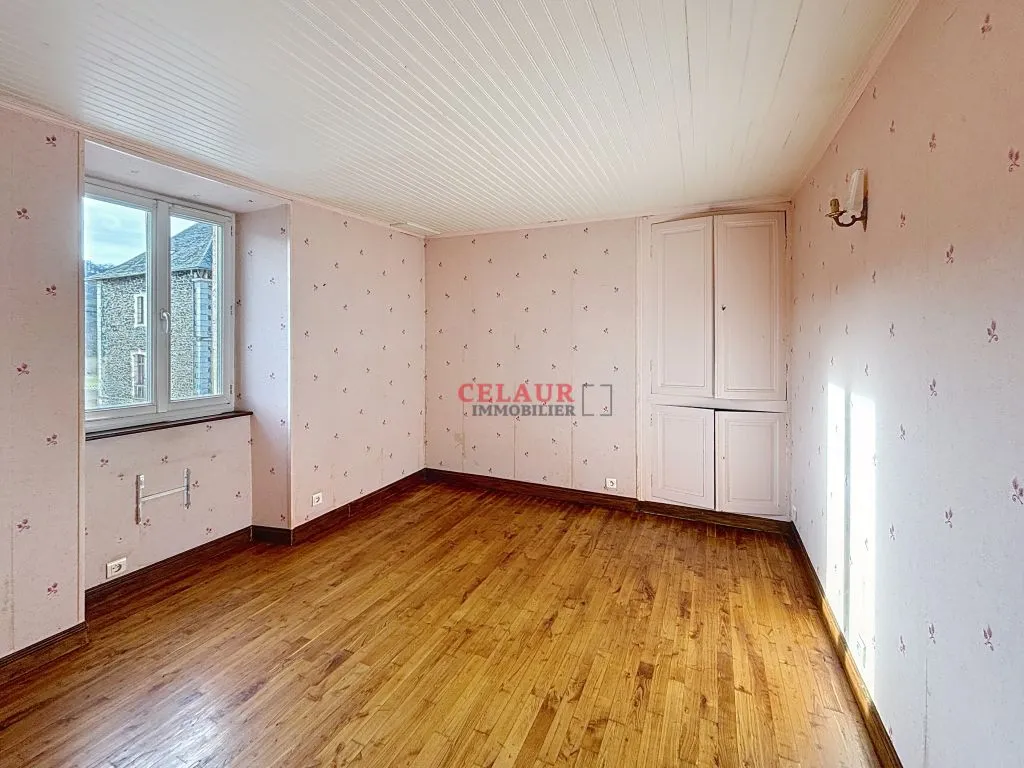 MAISON AVEC 2 APPARTEMENTS JARDIN GARAGES