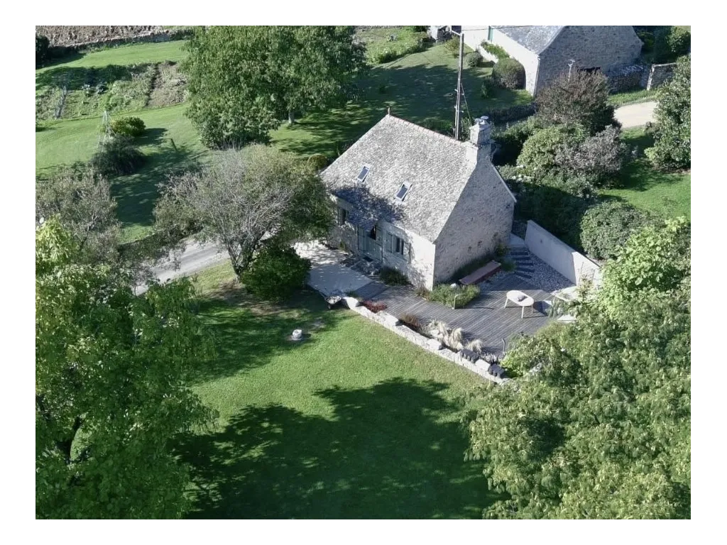 JOLIE MAISON DE CAMPAGNE AVEC TRES BEAU TERRAIN...