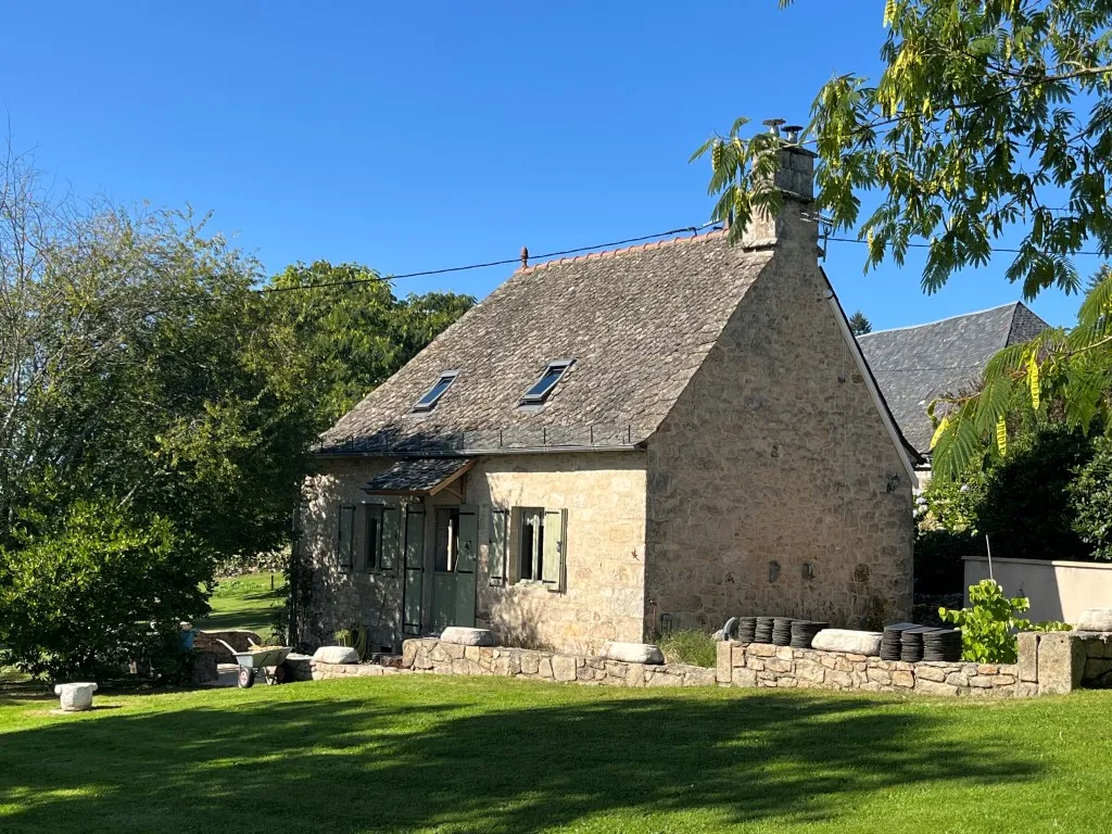 JOLIE MAISON DE CAMPAGNE AVEC TRES BEAU TERRAIN...