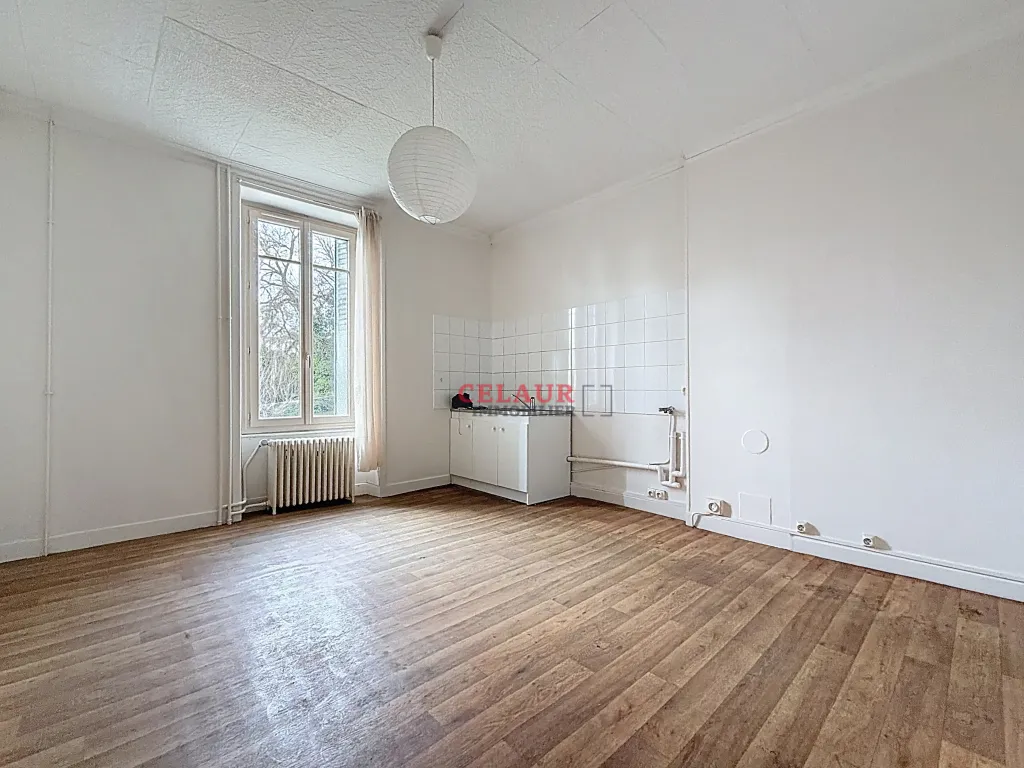 Maison mitoyenne en plein centre