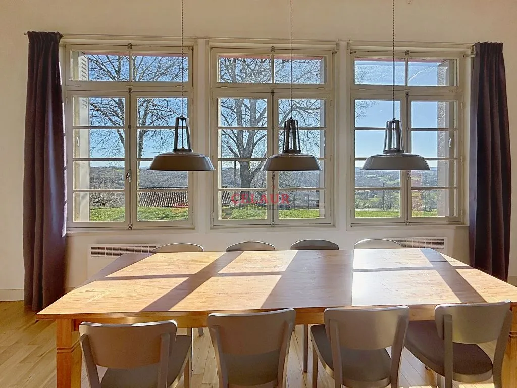 ANCIENNE ECOLE RENOVEE AVEC VUE DOMINANTE