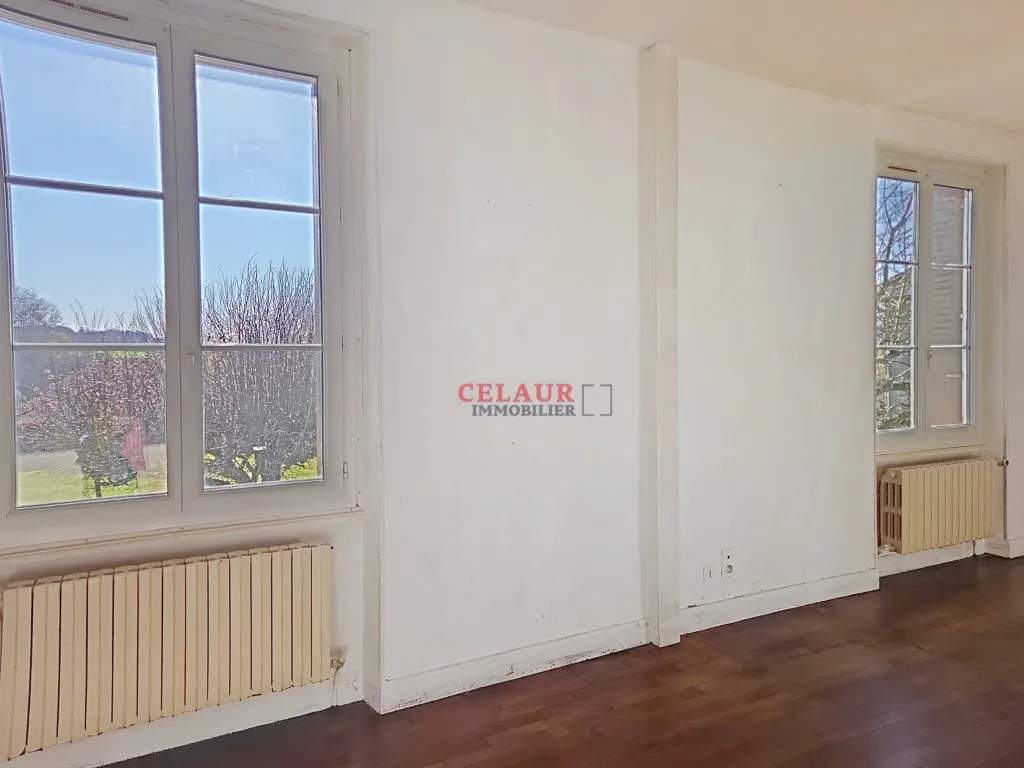 MAISON AGR&Eacute;ABLE AVEC BEAU JARDIN
