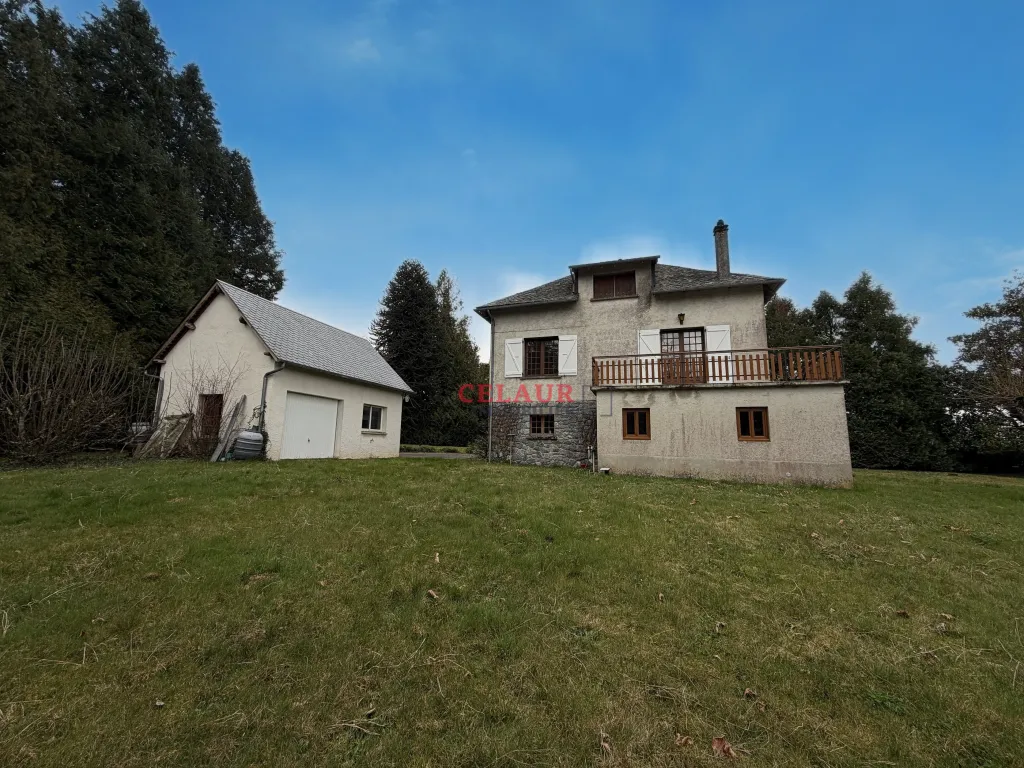Maison de bourg en campagne avec garage et terrain