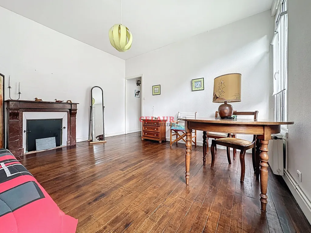 MAISON FAMILIALE AVEC STUDIOS IND&Eacute;PENDANTS