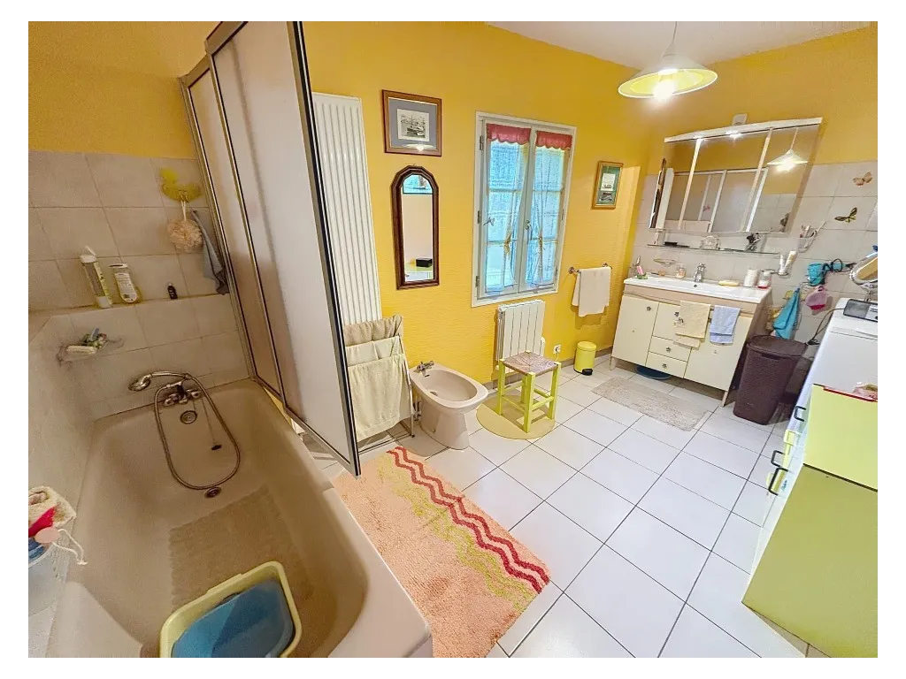 Maison en pierre avec vue