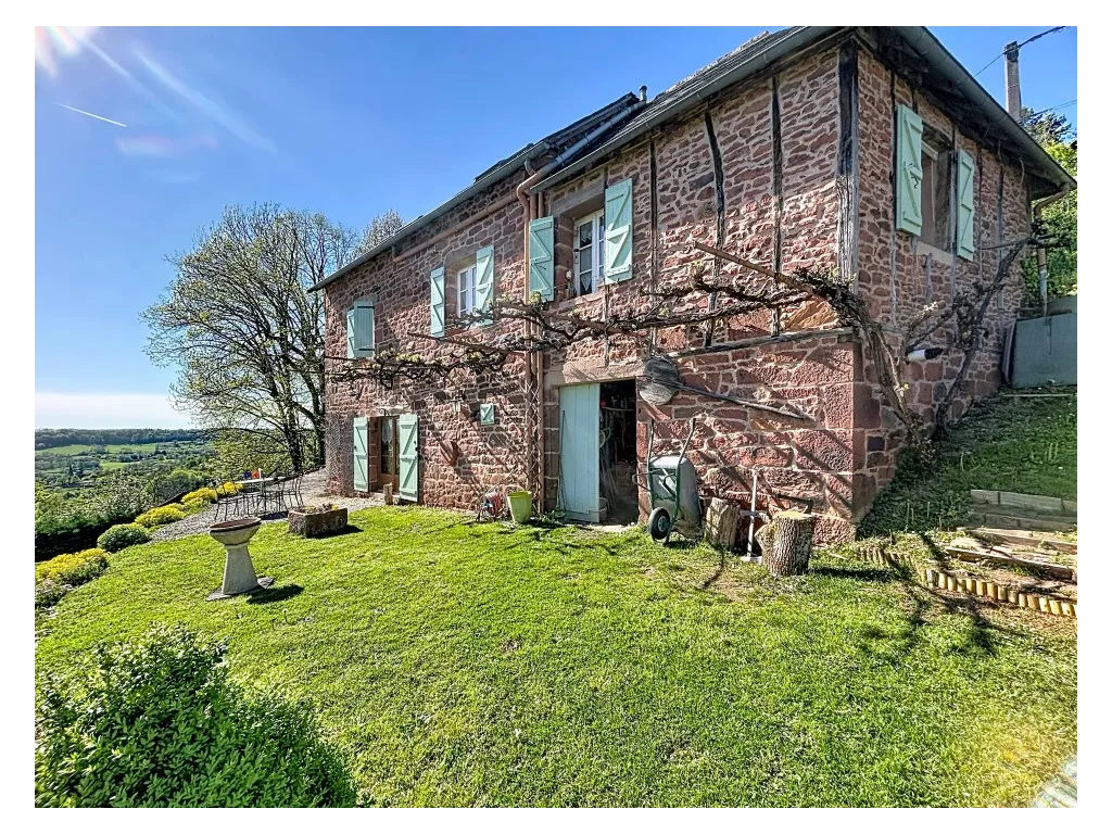 Maison en pierre avec vue