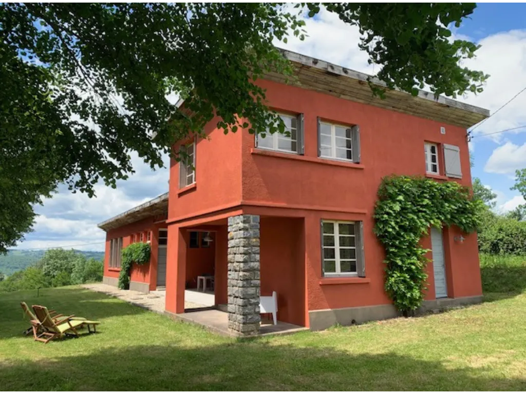 ANCIENNE ECOLE RENOVEE AVEC VUE DOMINANTE