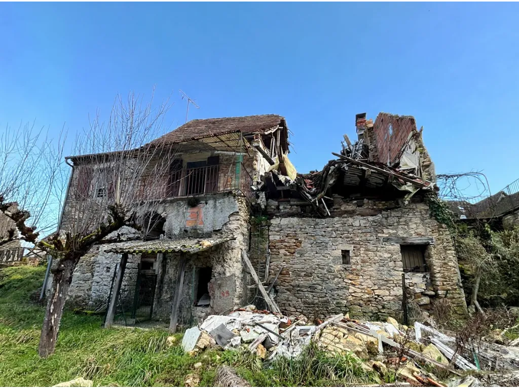 Maison de caract&egrave;re  en pierre &agrave; r&eacute;nover