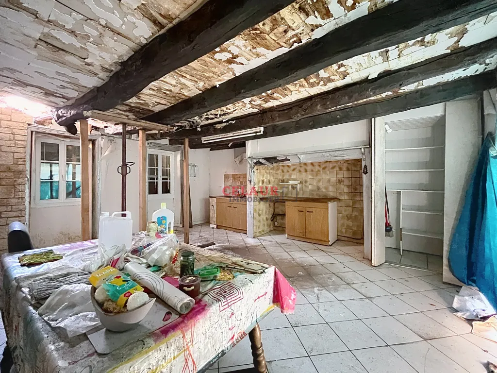 Maison de caract&egrave;re  en pierre &agrave; r&eacute;nover