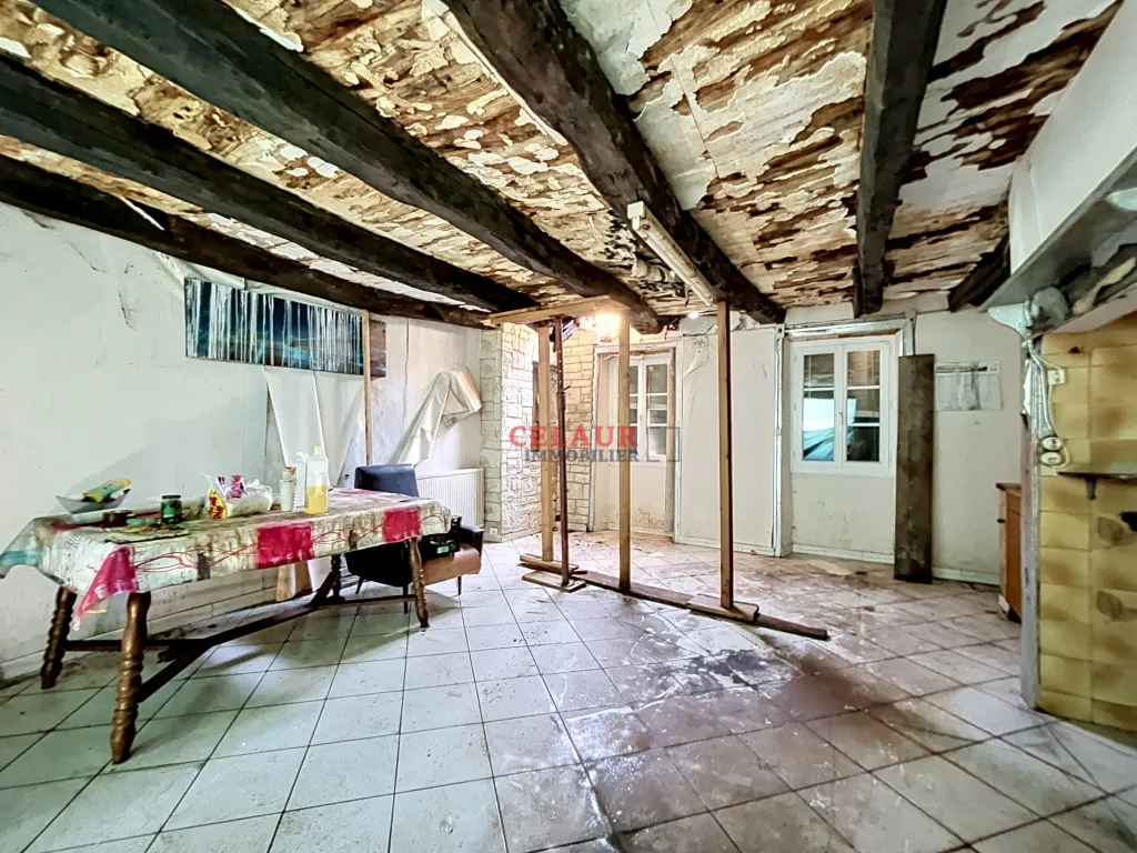 Maison de caract&egrave;re  en pierre &agrave; r&eacute;nover