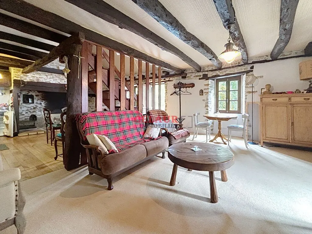 JOLIE MAISONNETTE EN PIERRE AVEC DEPENDANCE SUR 8419 M&sup2;