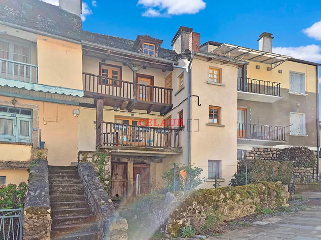 MAISON PROCHE RIVIERE AVEC GARAGE ET JARDIN