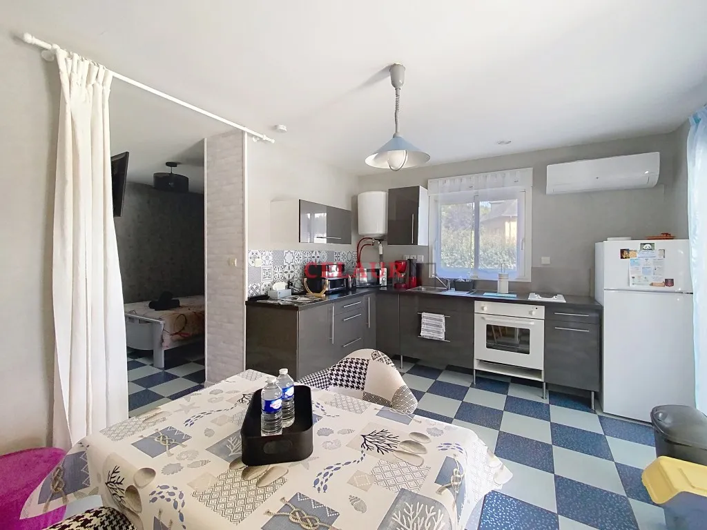 Ensemble immobilier avec logement ind&eacute;pendant, piscine et grand garage