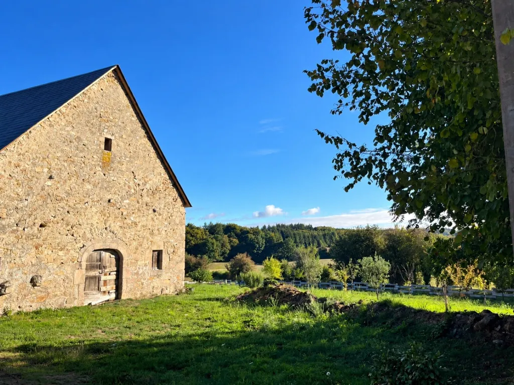 SUPERBE GRANGE AVEC VUE...